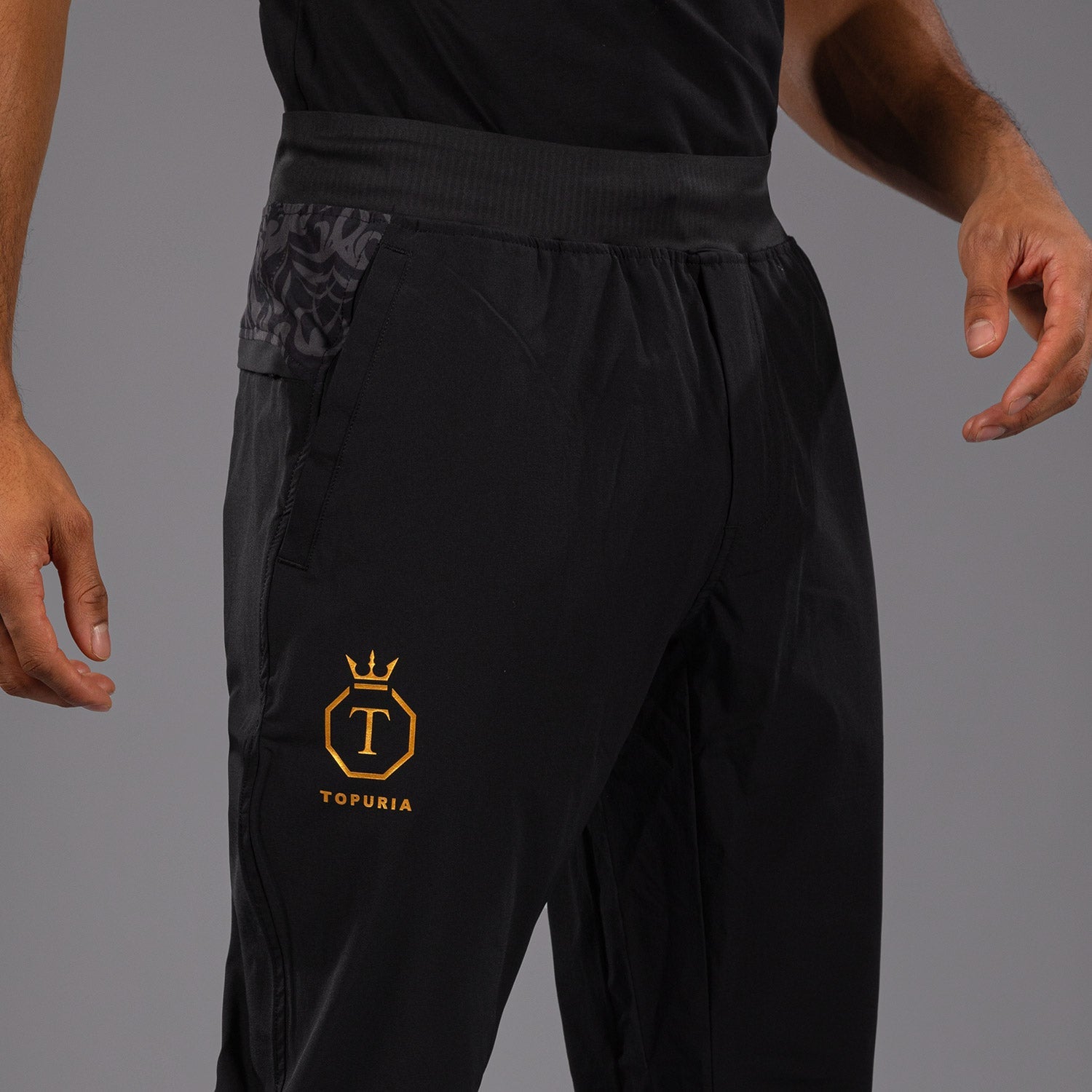 Venum x Topuria Joggers s neomezenou edicí - černá/zlatá