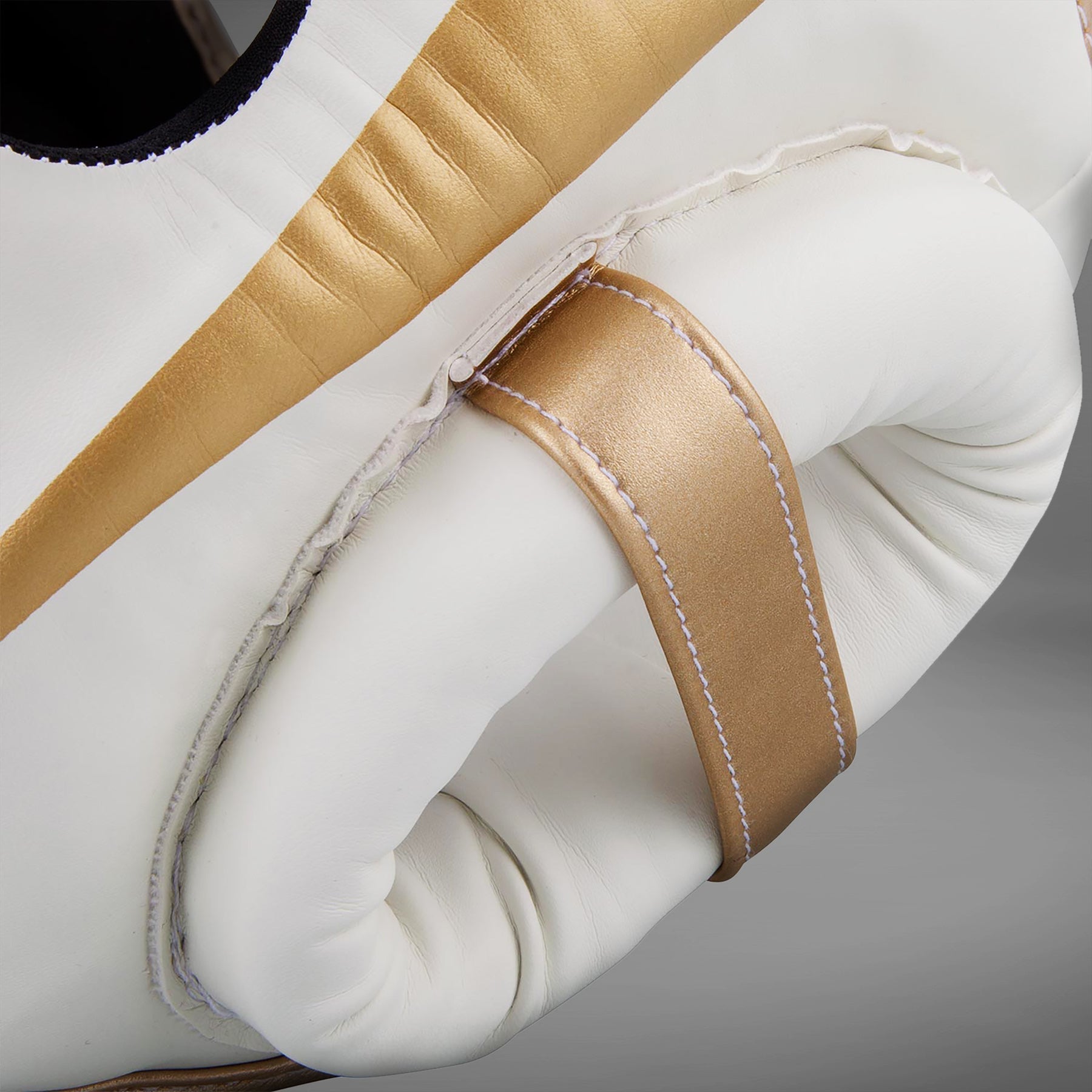 Chránič hlavy Venum Elite - bílá/zlatá