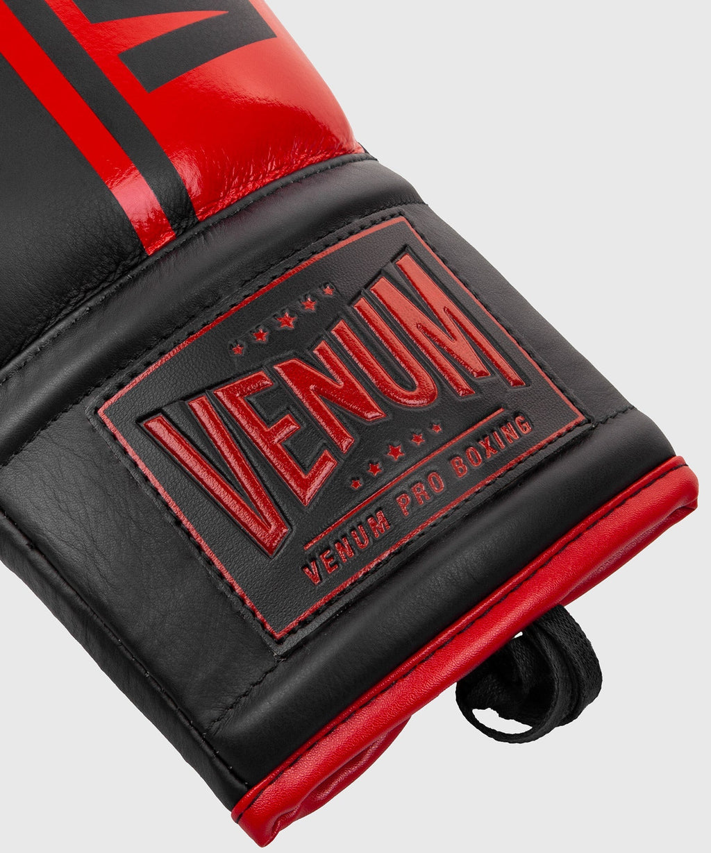 Venum Shield Pro Boxerské rukavice - se šněrováním - černo/červené