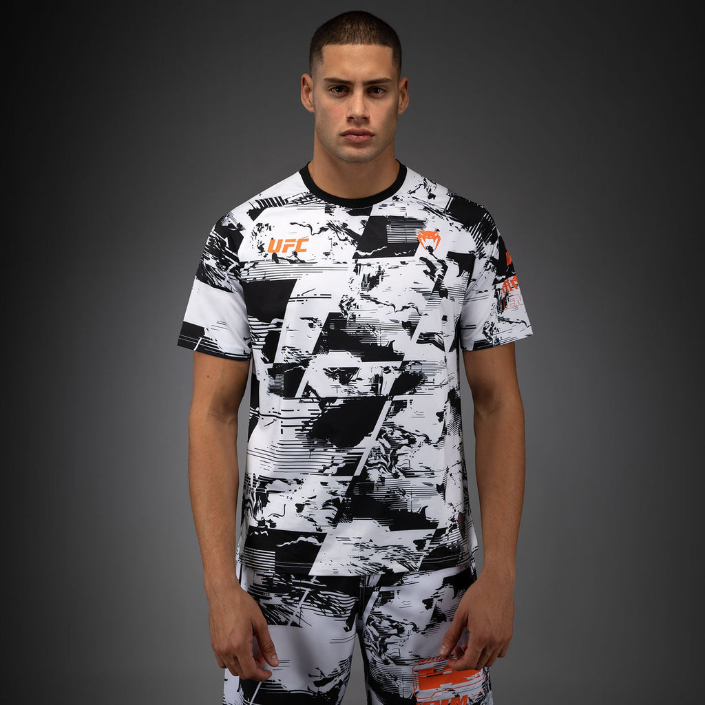 Pánské tričko Venum UFC Zenith Authentic Fight Week Performance s krátkým rukávem v bílé barvě