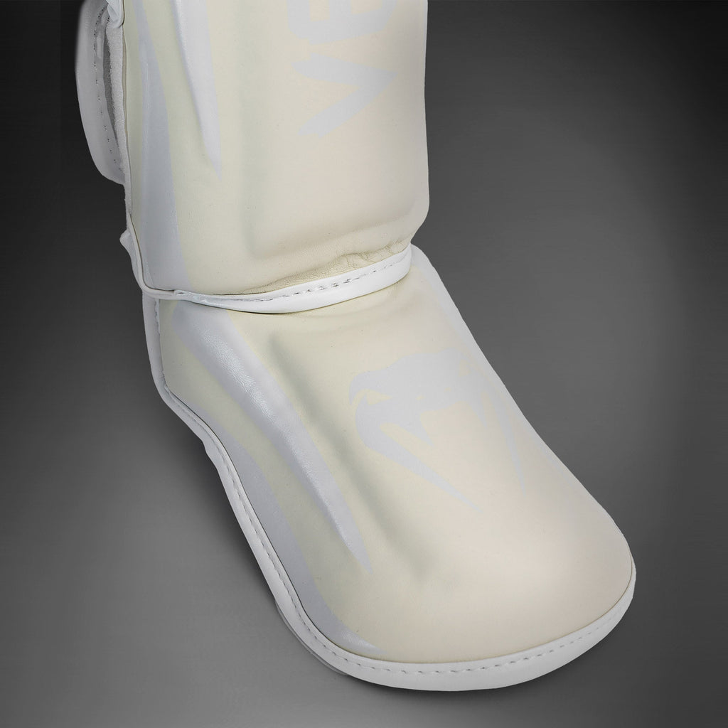 Chrániče holenou a nártu Venum Elite - bílé