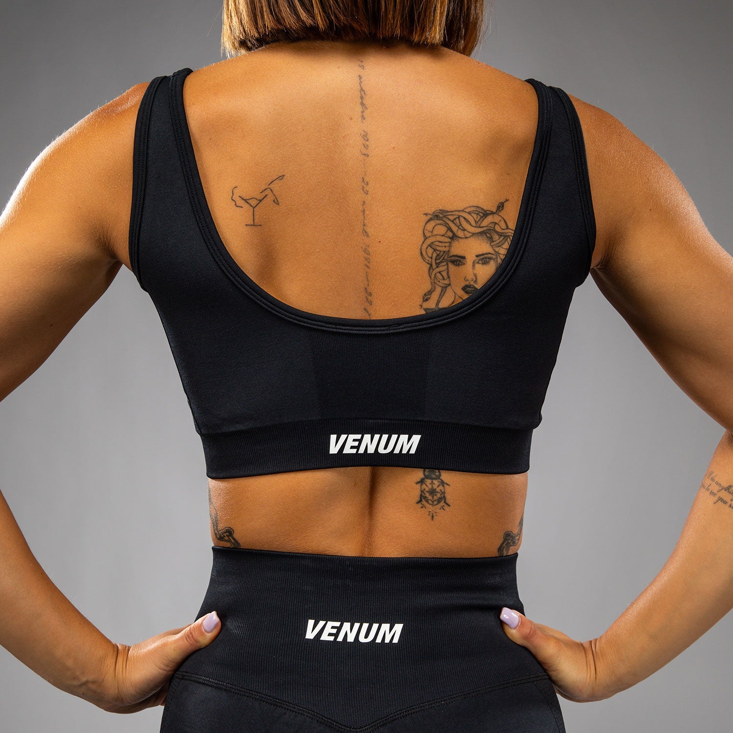 Venum Sculpt Dlouhá sportovní podprsenka - černá/bílá