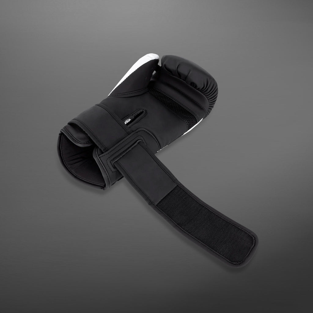 Venum Challenger 4.0 boxerské rukavice - černá/bílá