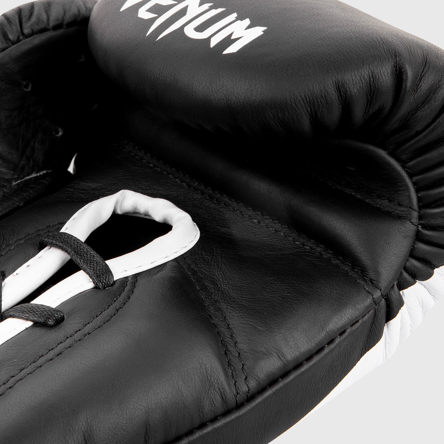 Boxerské rukavice Venum Giant 2.0 Pro - Se šněrováním