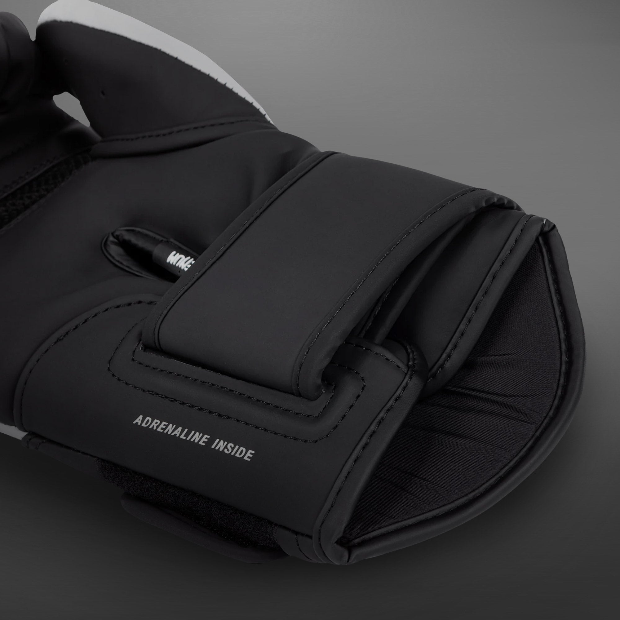 Venum Challenger 4.0 boxerské rukavice - černá/bílá