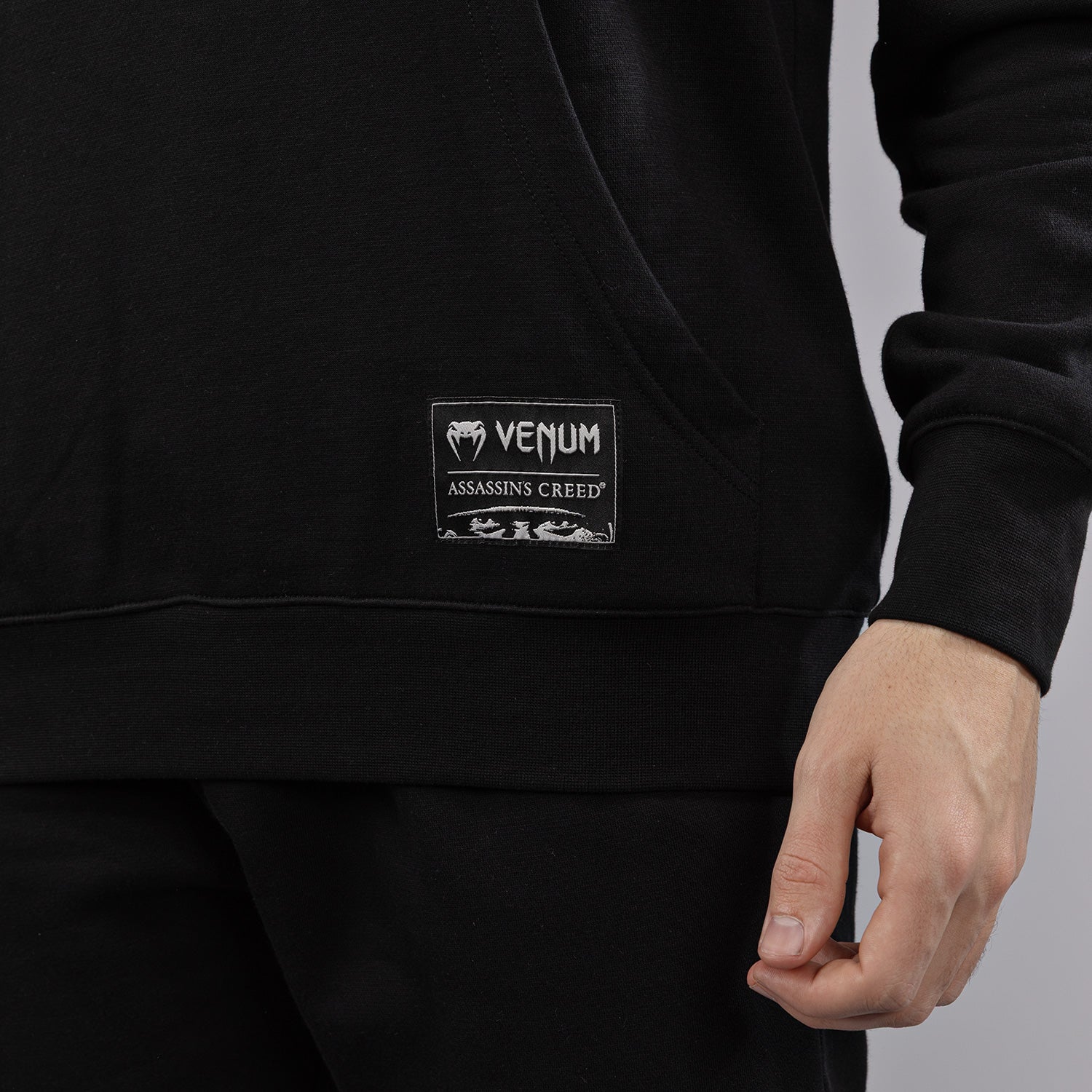 Venum x Assassin's Creed Shadows Mikina - Černá