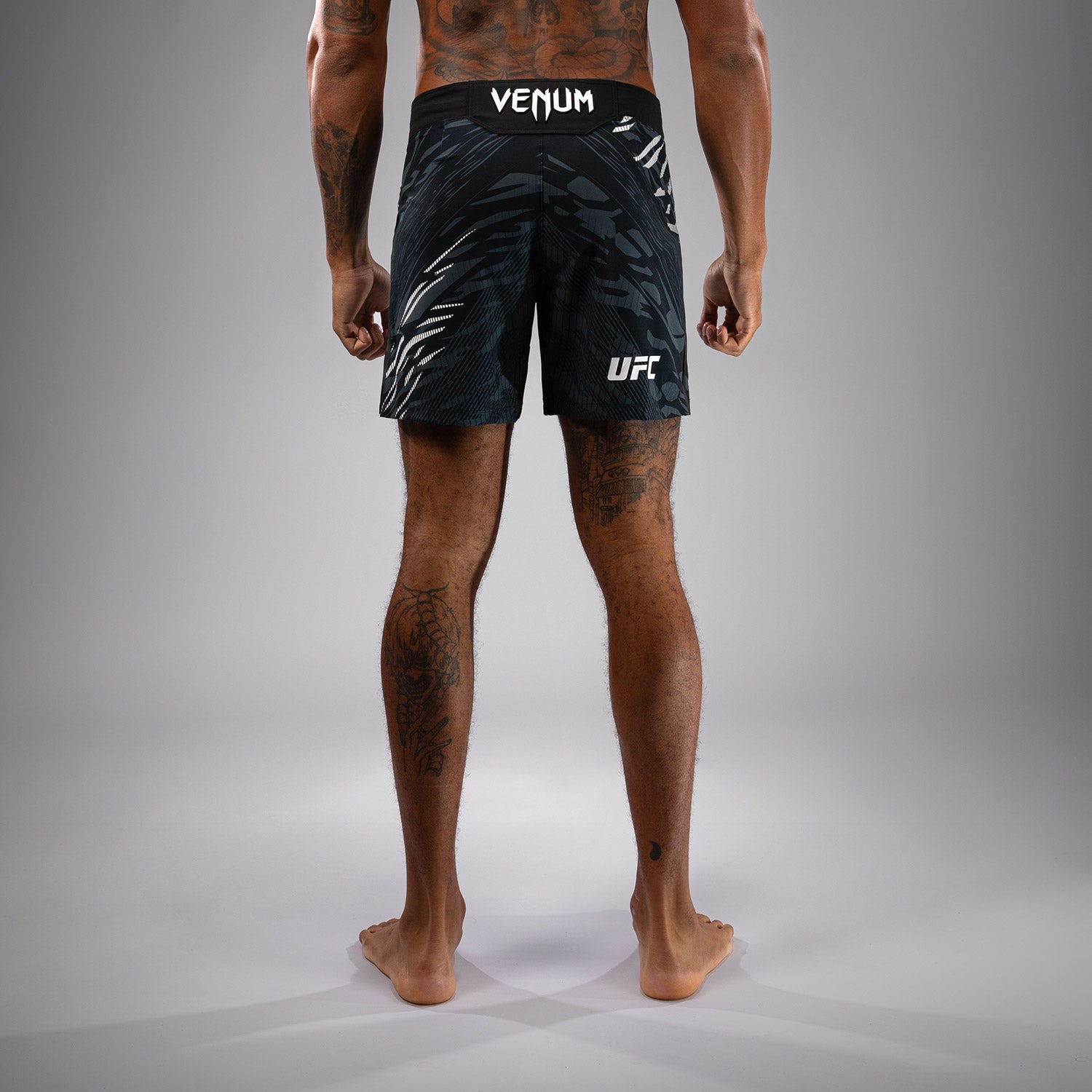 UFC Fusion by Venum Pánské kraťasy Authentic Fight Night - Krátký střih - Černá