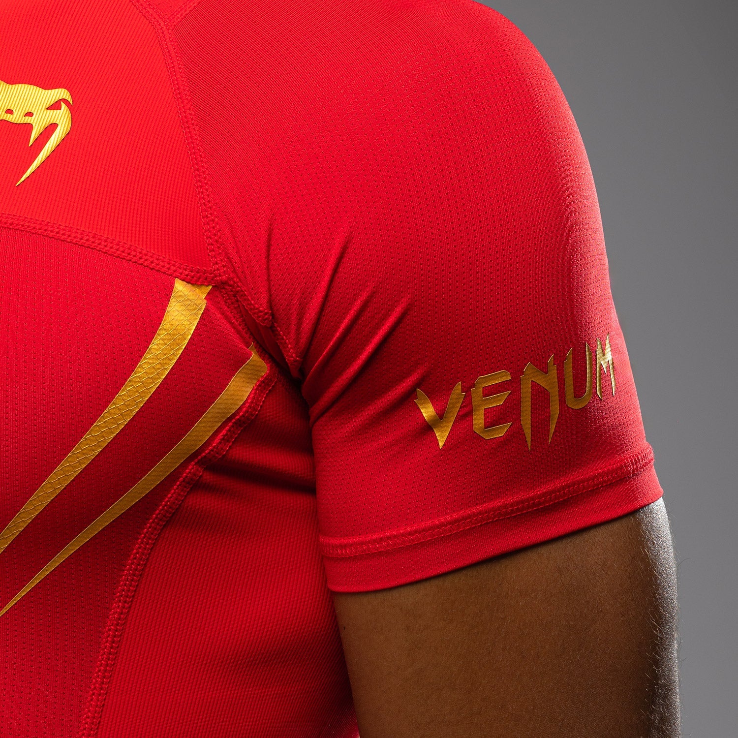 Venum x WOW FC Tričko s krátkým rukávem Rashguard - Fury Red/ Gold