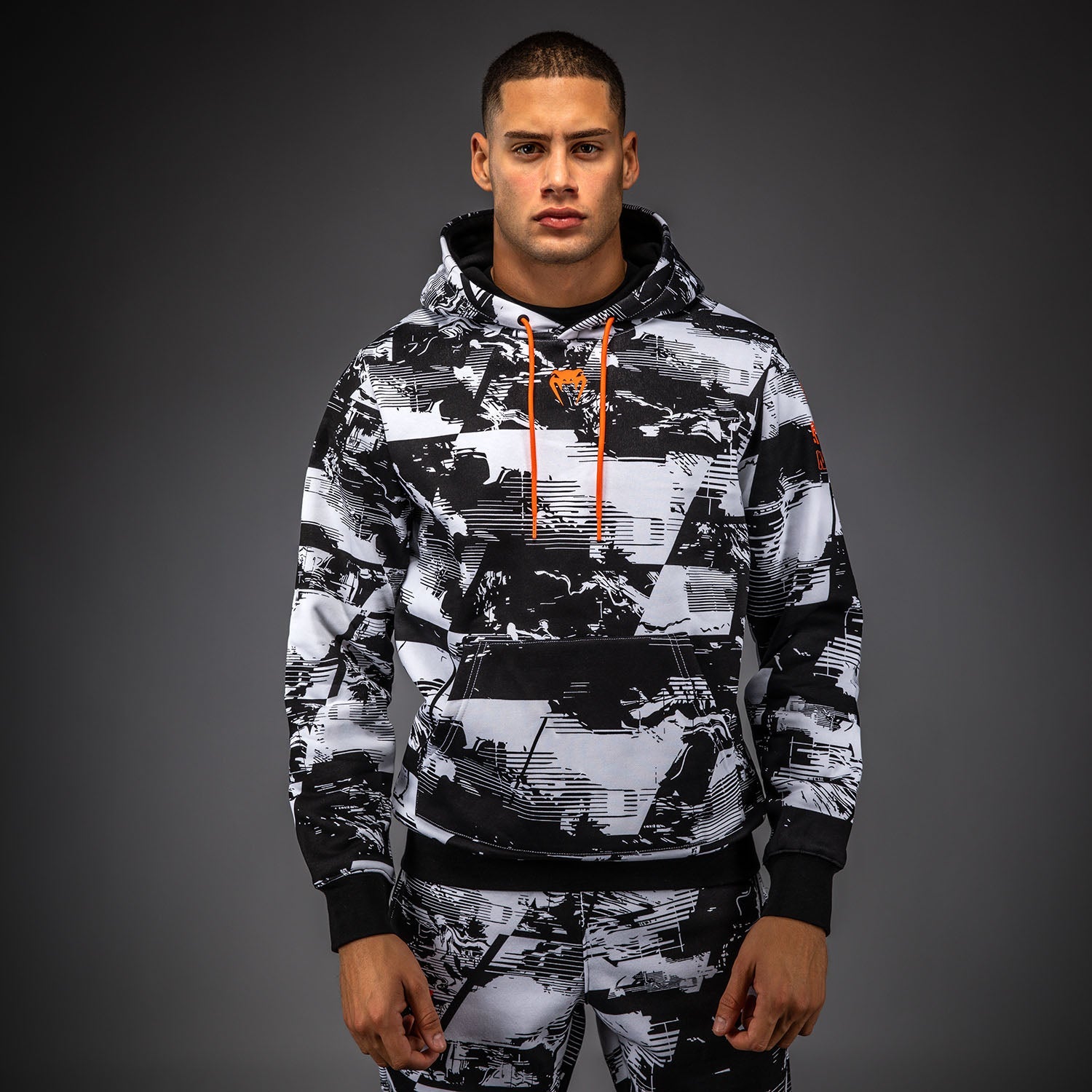 Pánská bílá autentická mikina s kapucí UFC Zenith by Venum Authentic Fight Week