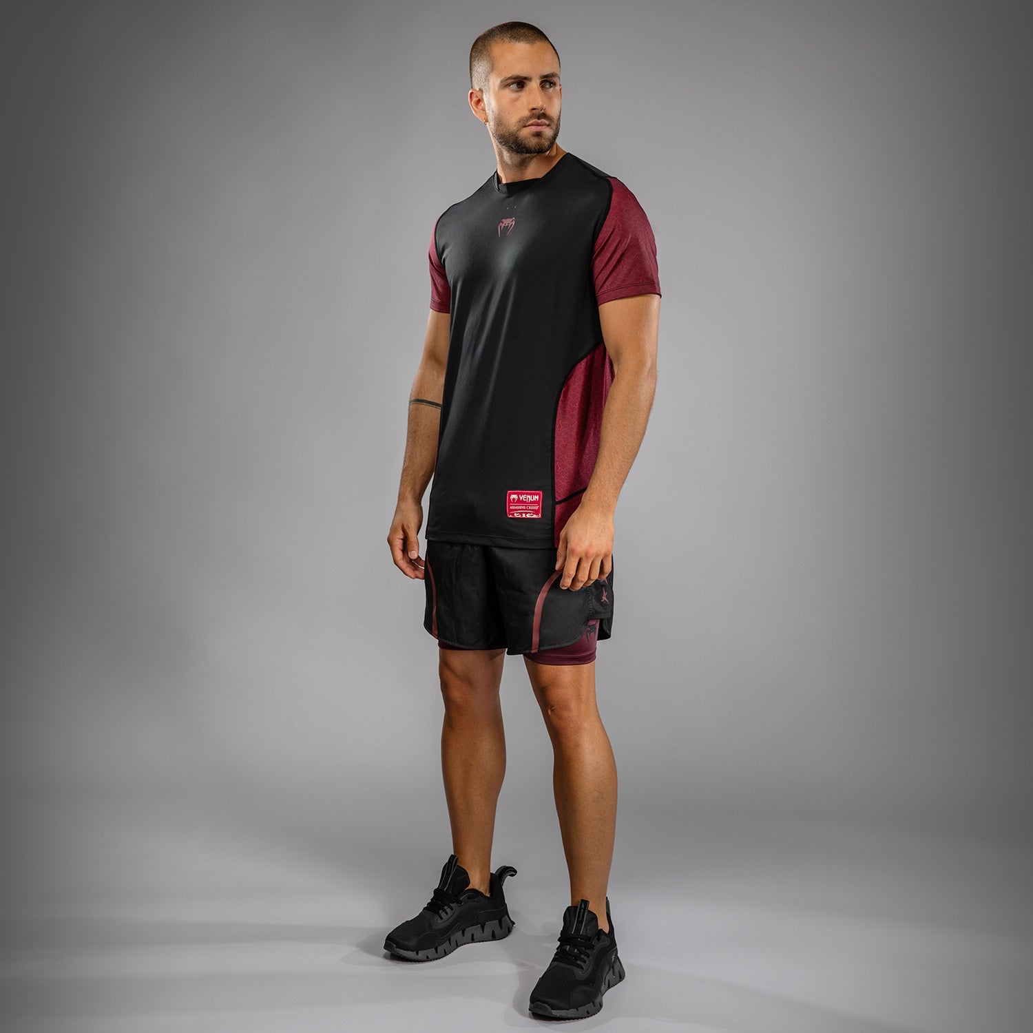 Venum x Assassin’s Creed Shadows Pánské Triko Dry-Tech - Bordová/Černá