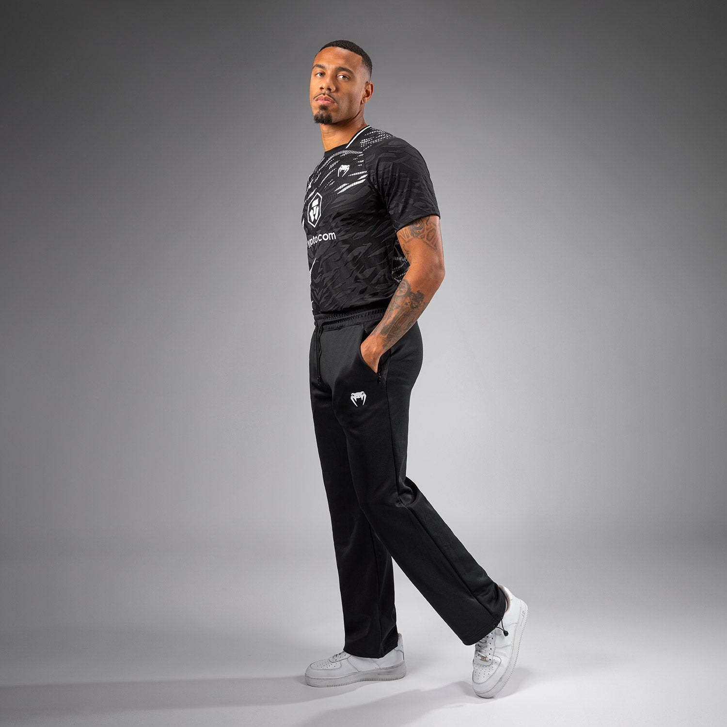 UFC Fusion by Venum Authenticní pánské kalhoty na vycházku s rovnými nohavicemi - Černá