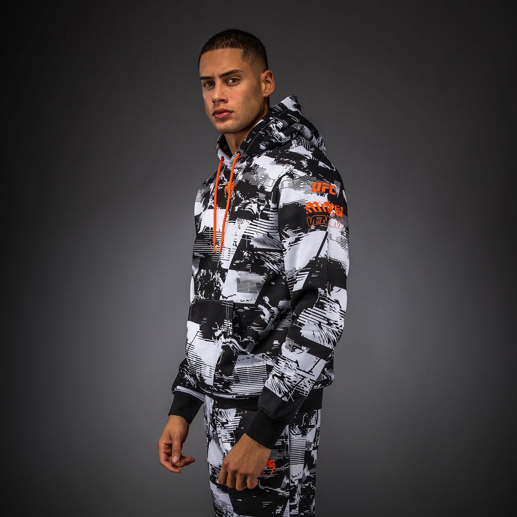 Pánská bílá autentická mikina s kapucí UFC Zenith by Venum Authentic Fight Week