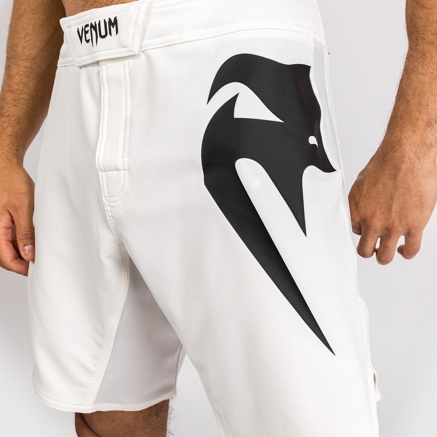 Venum Light 5.0 Fight Shorts - Bílá/Černá