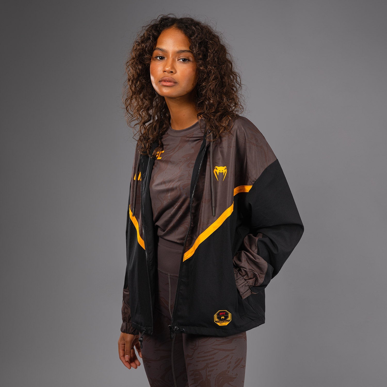 UFC Fusion by Venum Dámská Zipová Mikina Fight Week - Země Hnědá