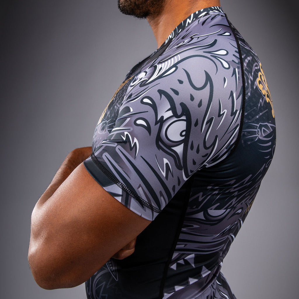 Venum Wolf Atak Rashguard s krátkým rukávem - Černá/Šedá