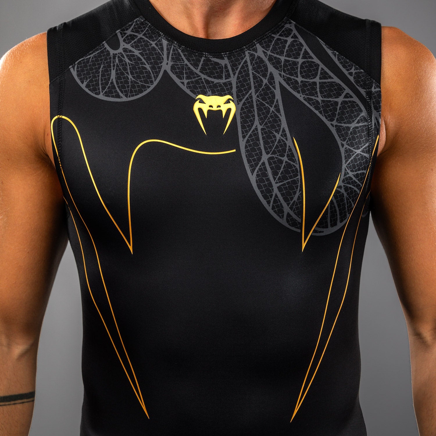 Venum Serpenti Tílko Rashguard - Černá/Stříbrná/Zlatá