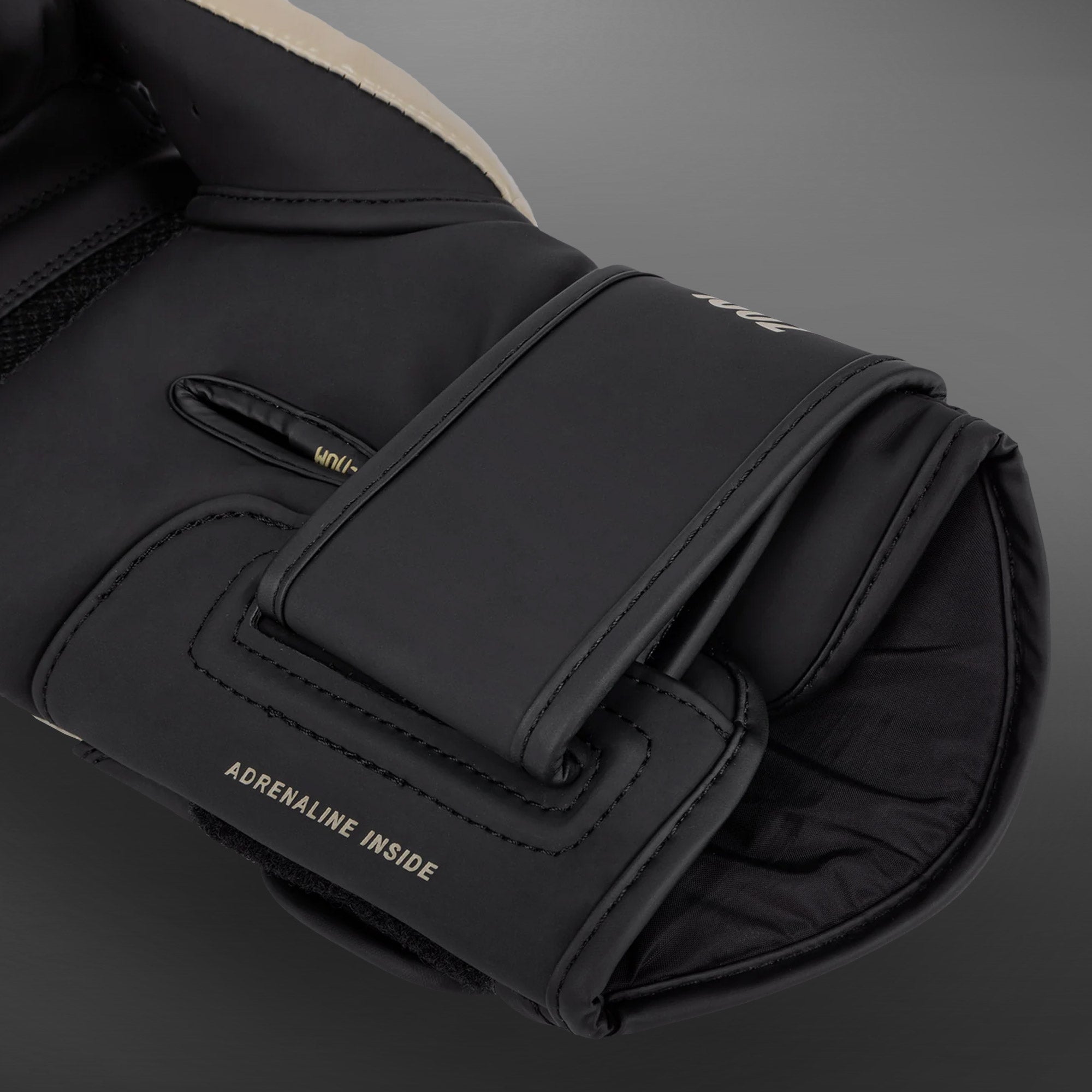 Venum Challenger 4.0 boxerské rukavice - černá/béžová