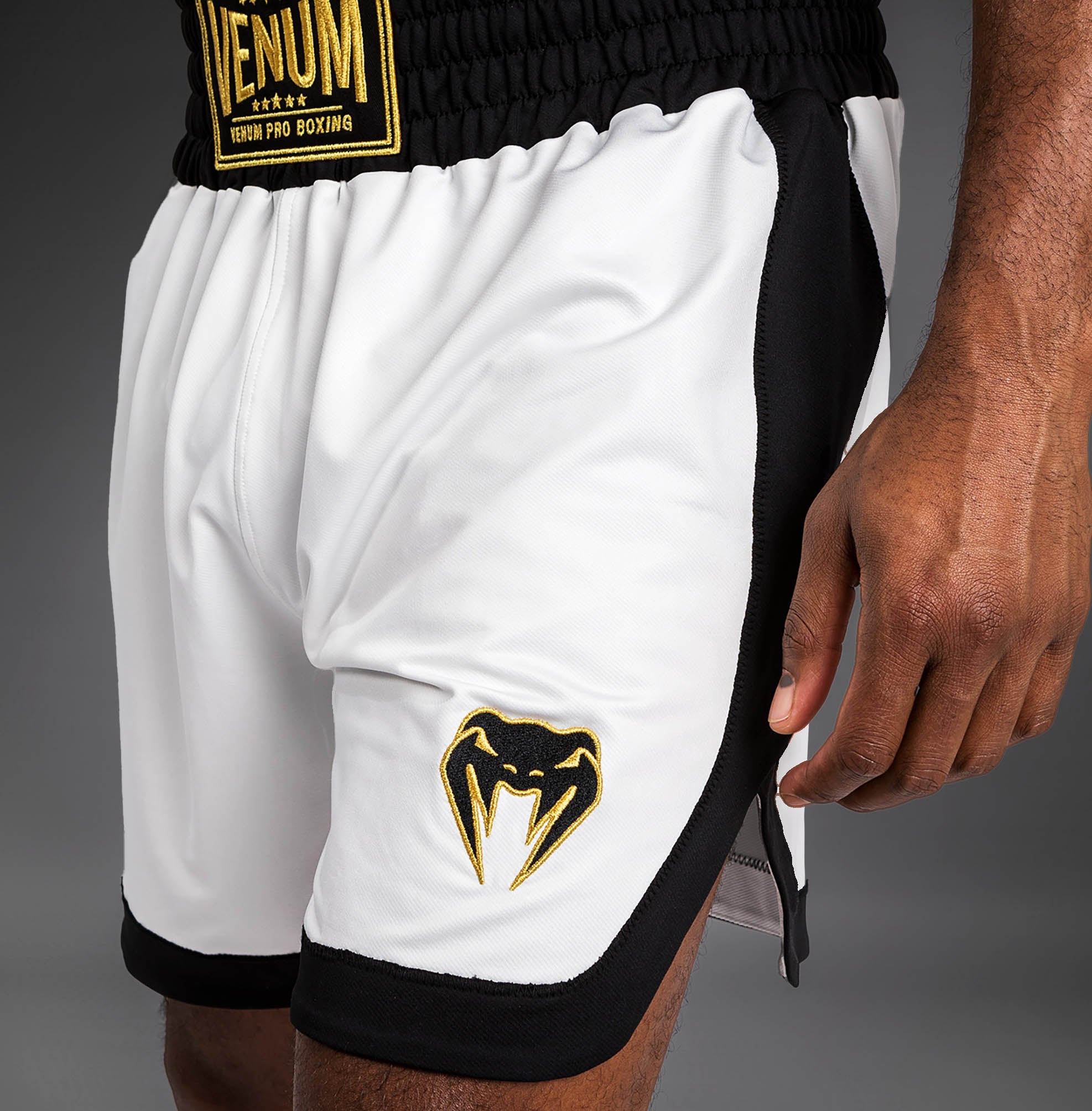 Venum Classic Boxerské šortky - bílá/černá