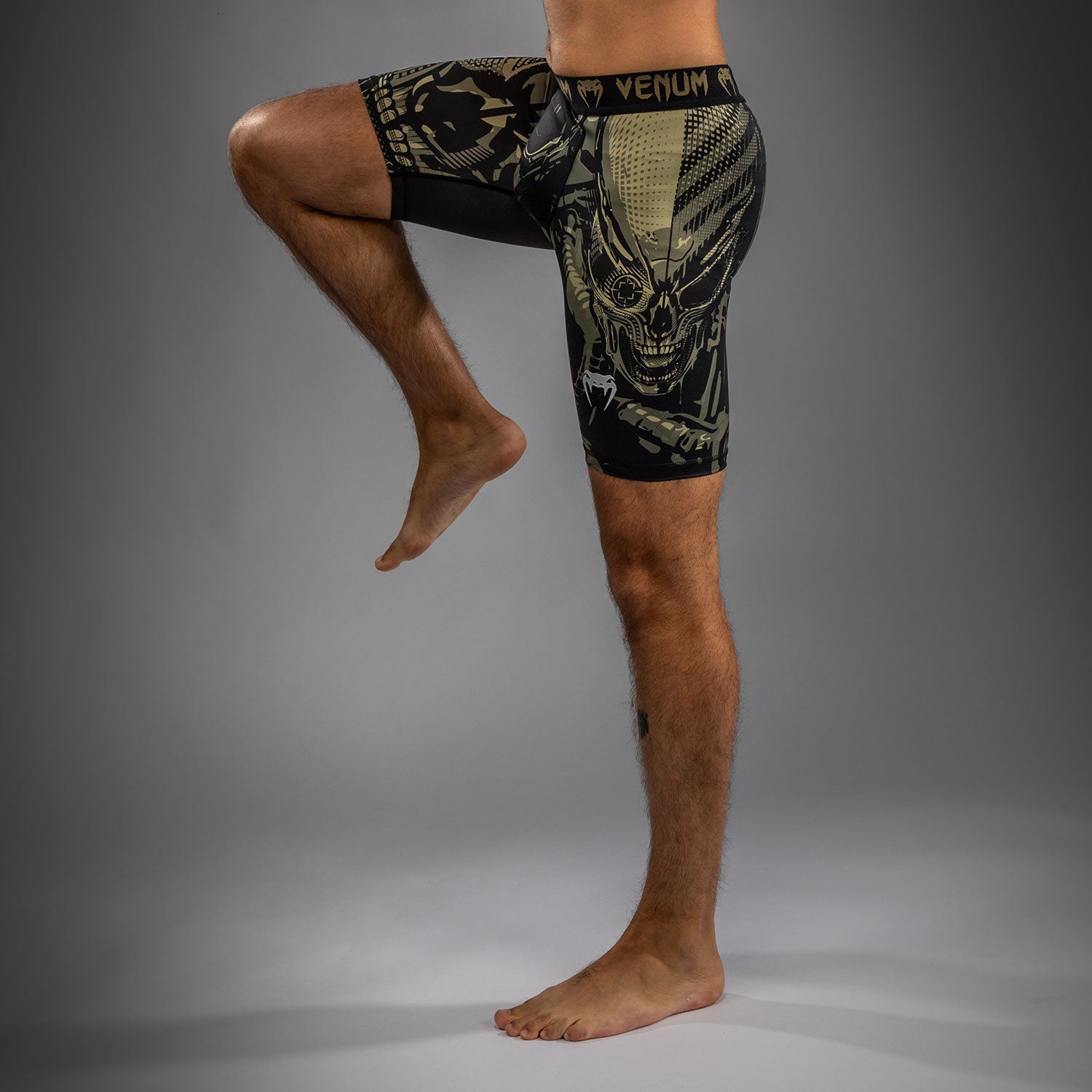 Venum Invader Vale Tudo Shorts - Černá/Písková