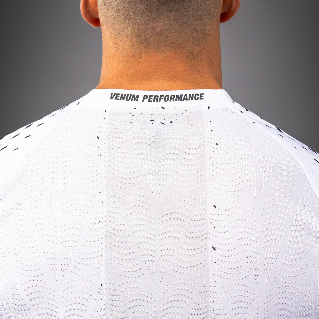 Pánský dres UFC Zenith od Venum Authentic Fight Night Walkout Jersey v bílé barvě