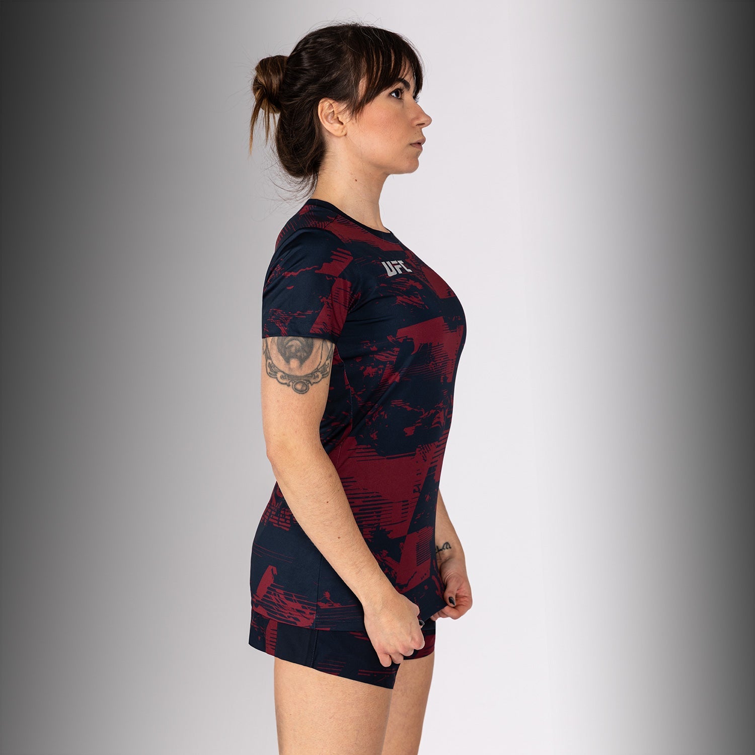 Dámské tričko UFC Zenith by Venum v autentickém provedení Fight Week s krátkým rukávem v barvě burgundské červené