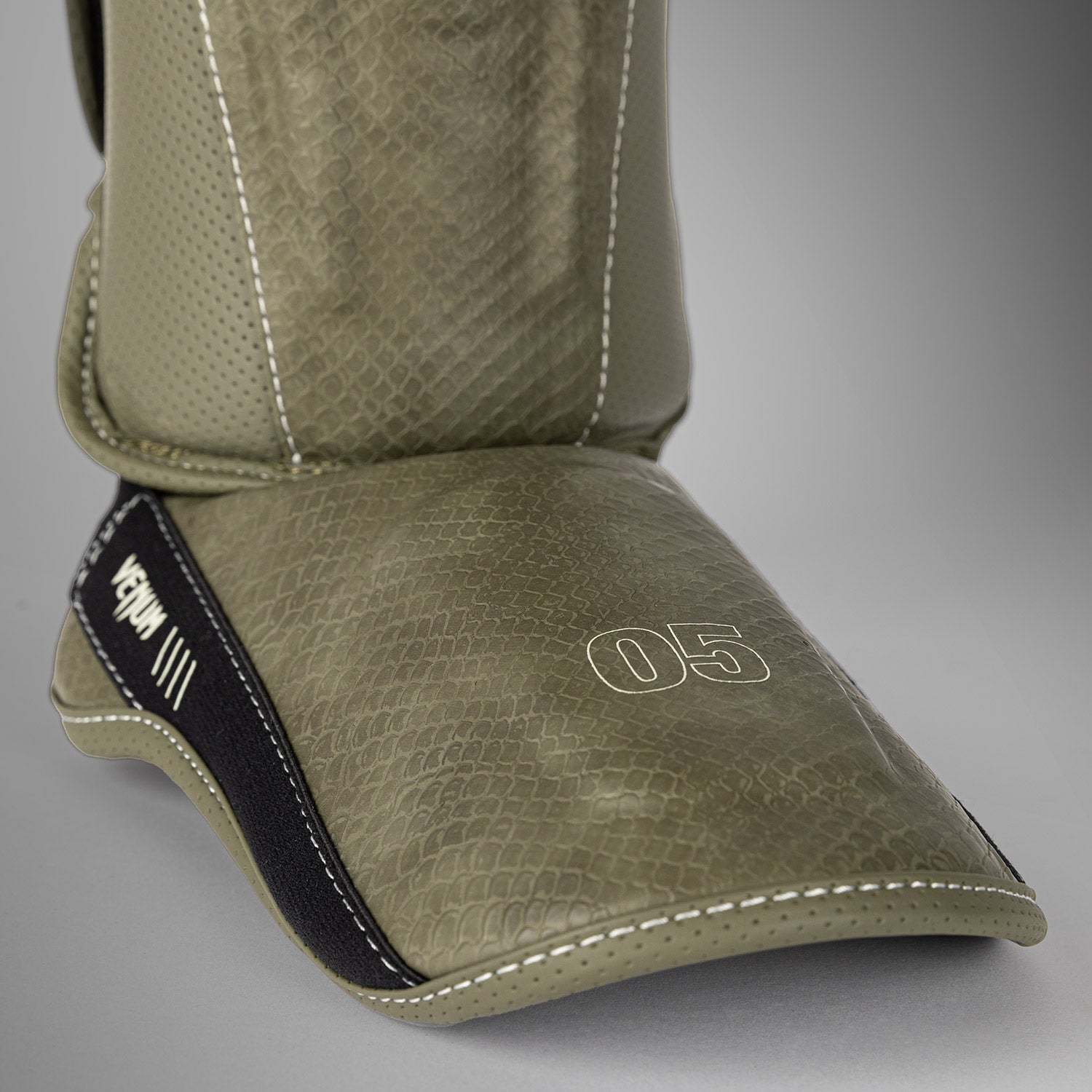 Chrániče holení Venum Impact Evo Scales - Army Green