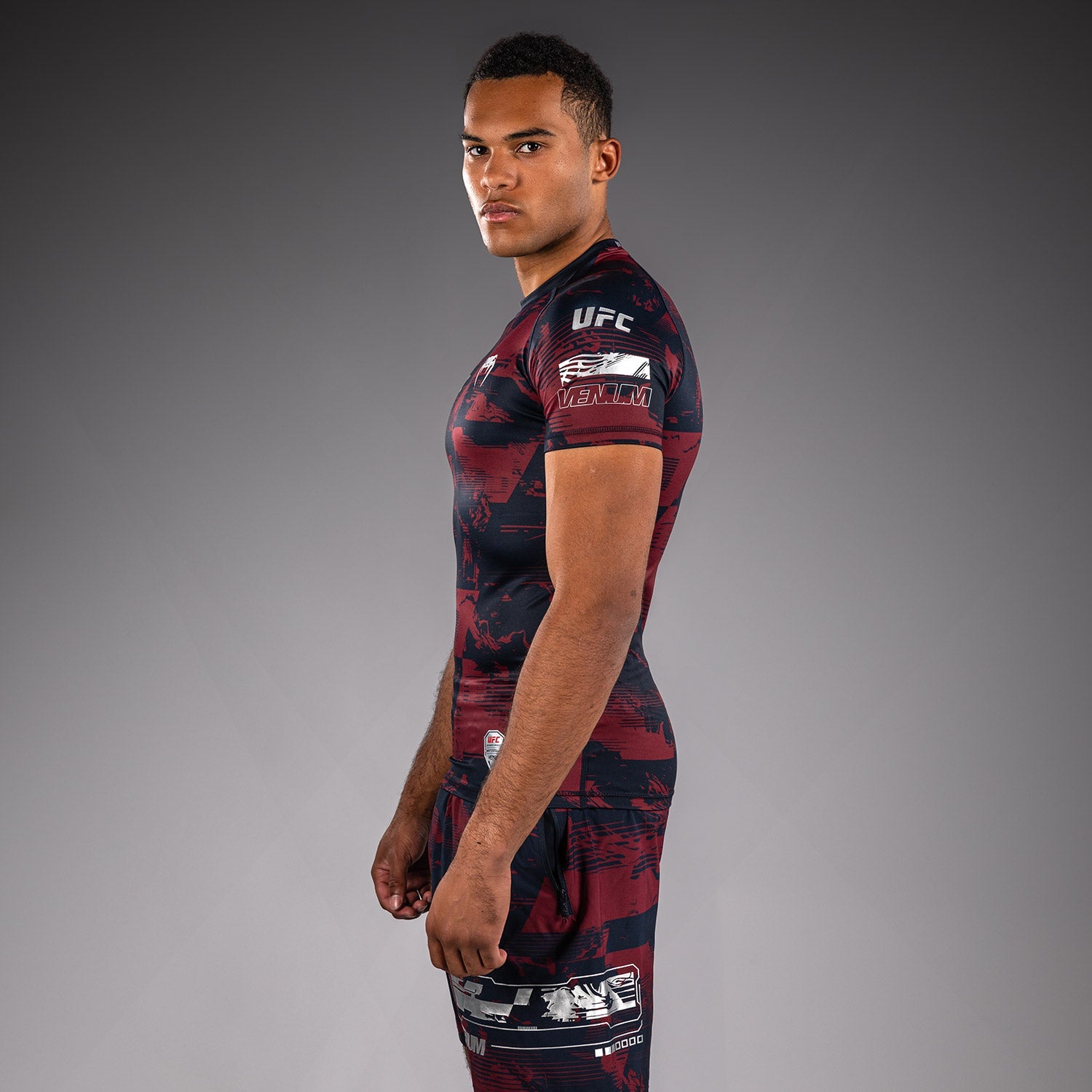 Pánský UFC Zenith od Venum Burgundsko Autentický Fight Week Performance Krátký rukáv Rashguard