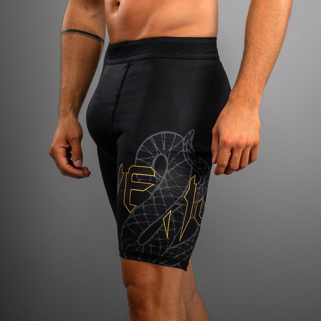 Venum Serpenti Vale Tudo Kraťasy - Černá/Stříbrná/Zlatá