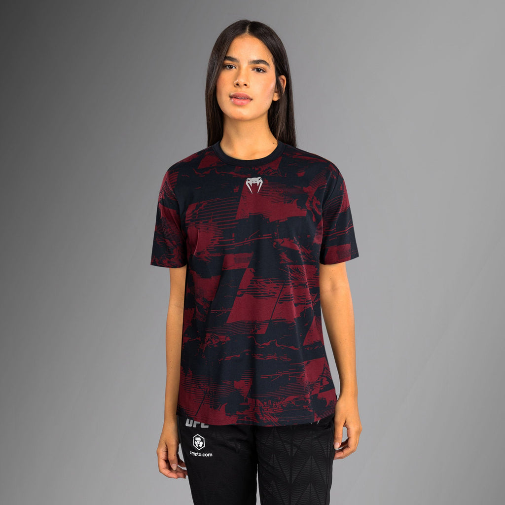 Dámské tričko UFC Zenith by Venum s krátkým rukávem v autentické barvě Authentic Fight Week v burgundské barvě