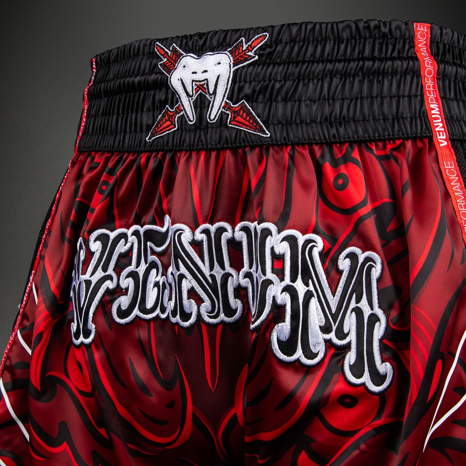 Venum Wolf Atak Muay Thai kraťasy - Černá/Červená