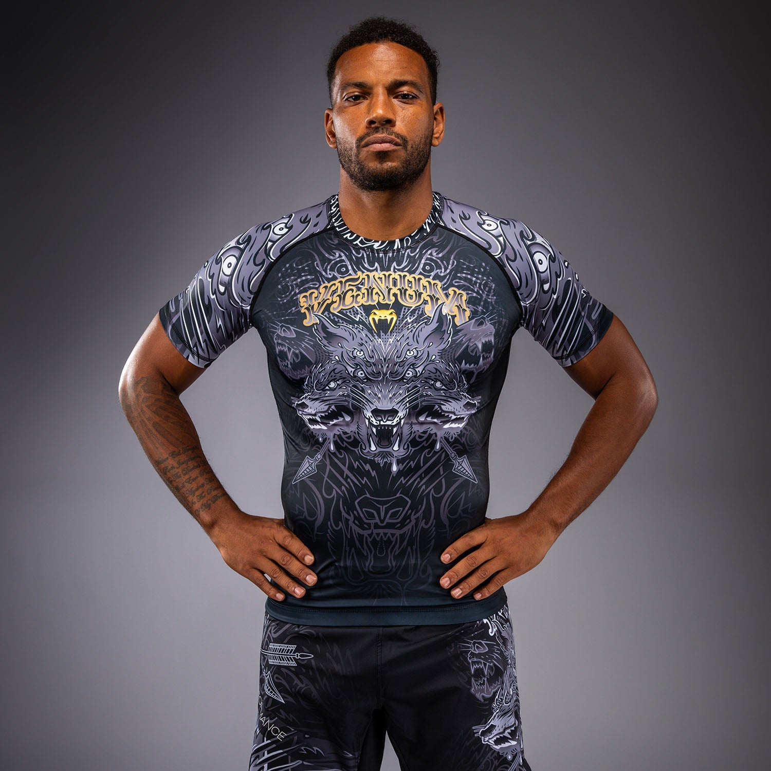 Venum Wolf Atak Rashguard s krátkým rukávem - Černá/Šedá