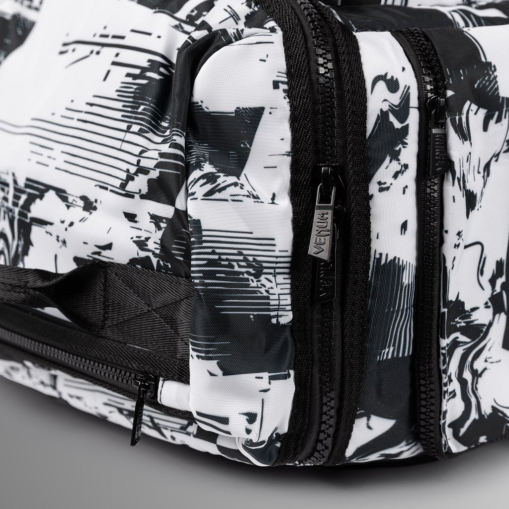 Pánská a dámská bílá taška na vybavení UFC Zenith by Venum Authentic Fight Week