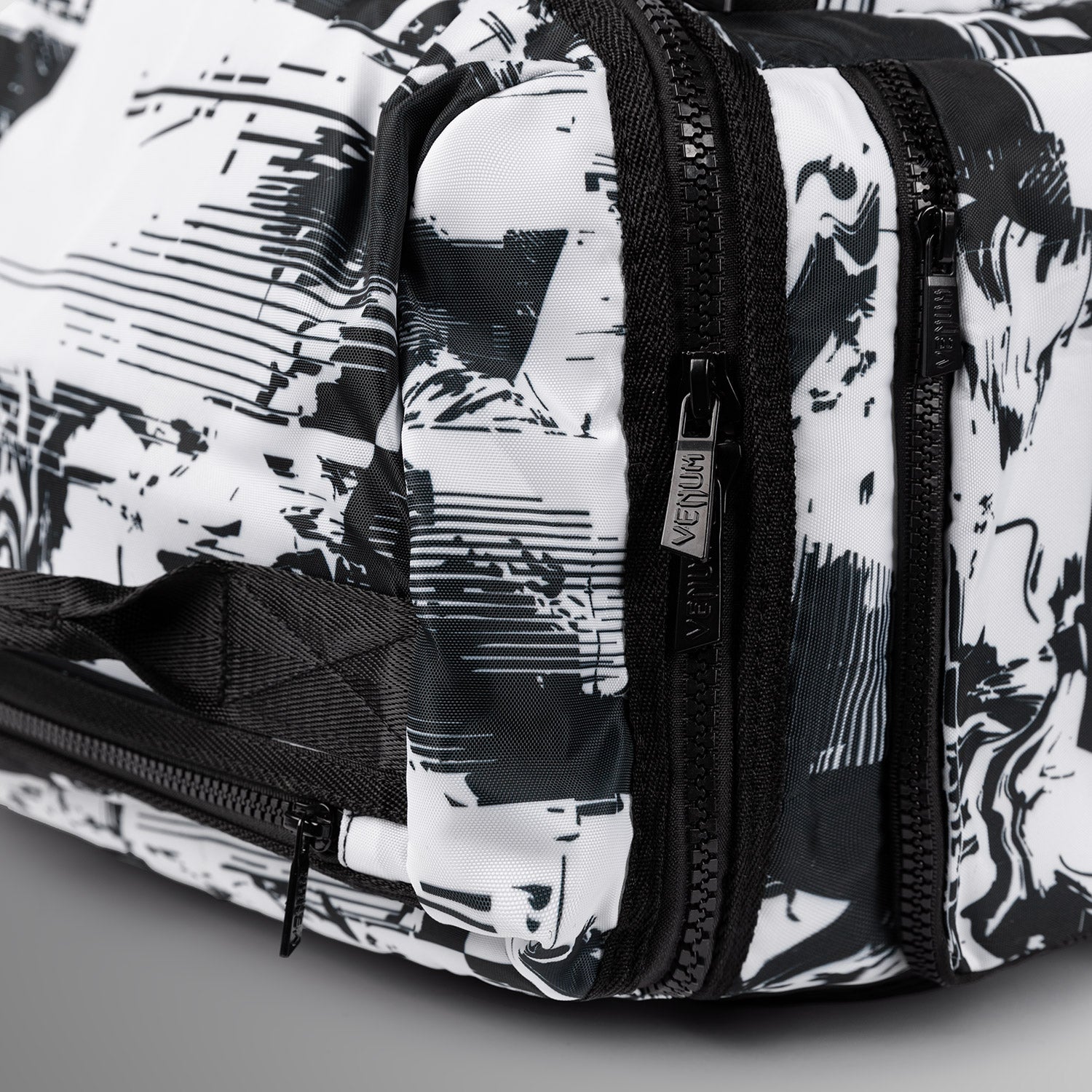 Pánská a dámská bílá taška na vybavení UFC Zenith by Venum Authentic Fight Week