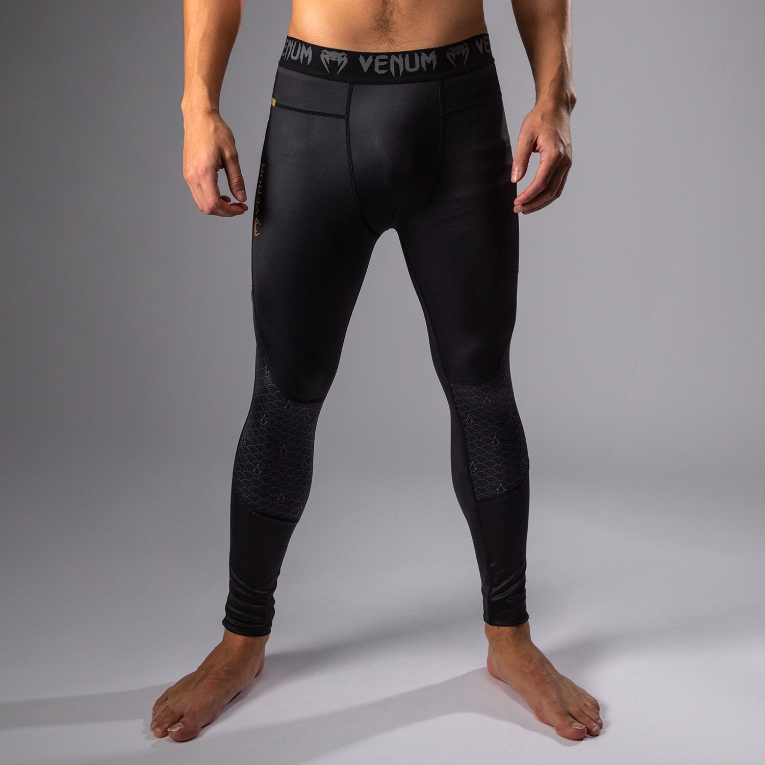 Venum x Assassin's Creed Shadows Spats - Černá/Zlatá