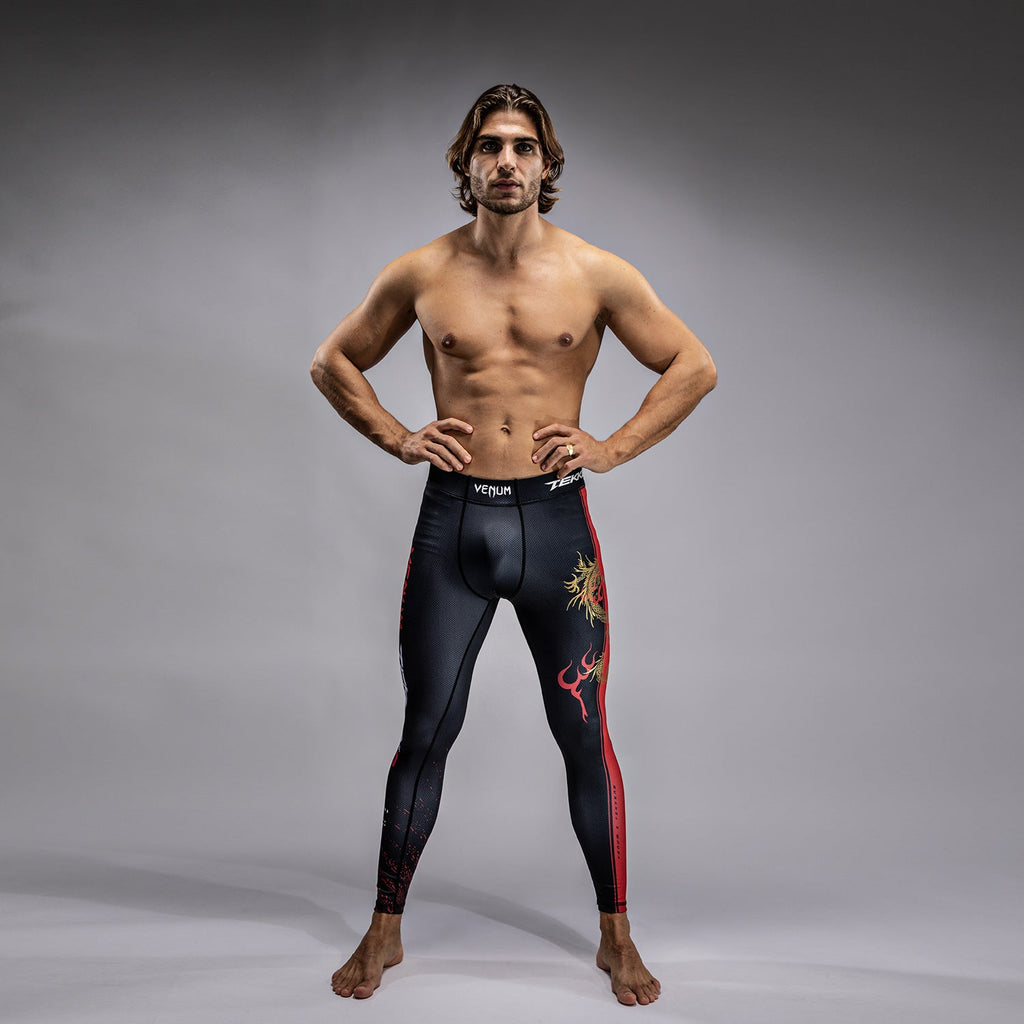 Venum x TEKKEN 8 - Marshall Law Spats - Černá/Červená/Zlatá