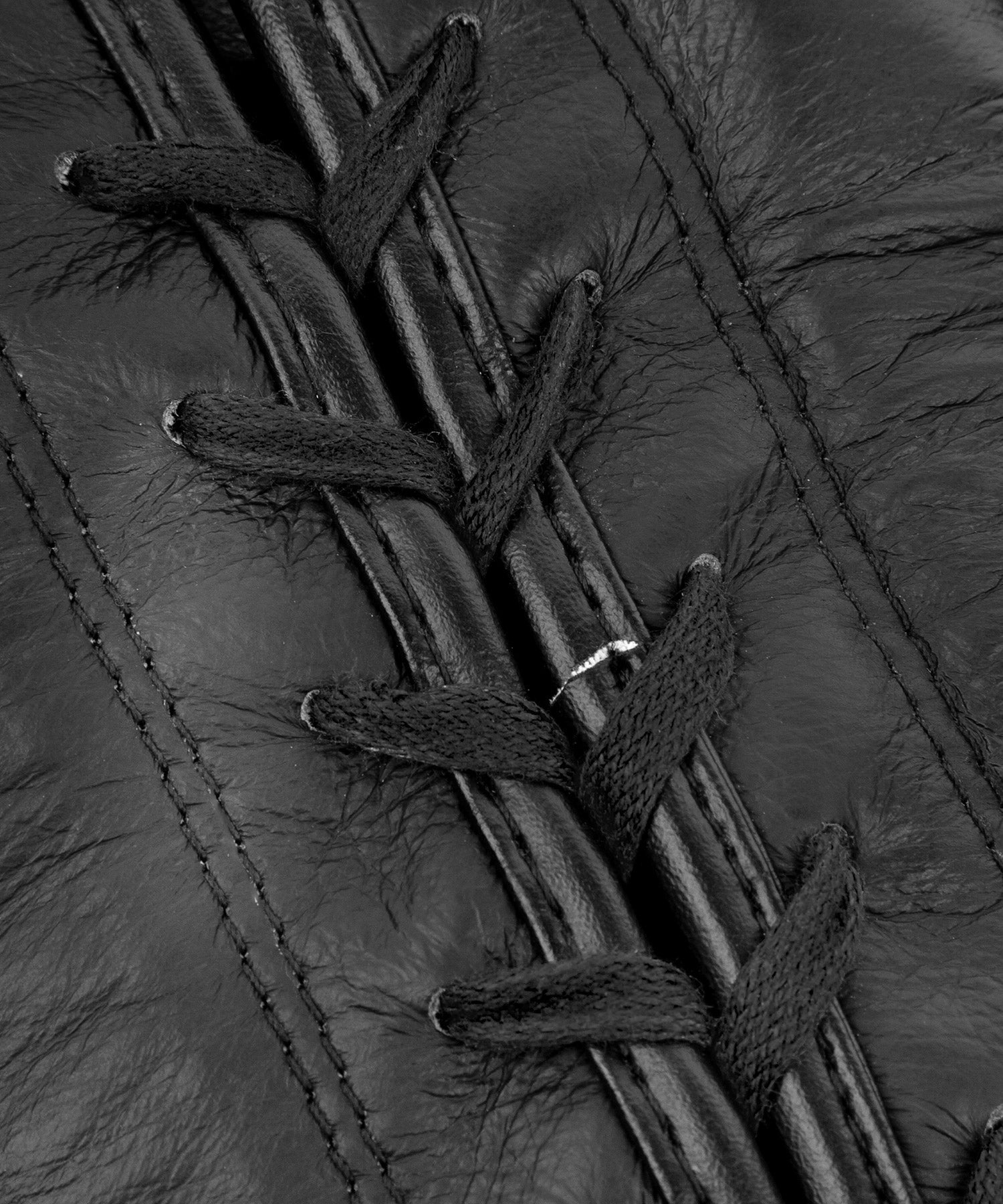 Venum Hammer Pro Boxerské Rukavice - Se Šněrováním - Černá/Červená