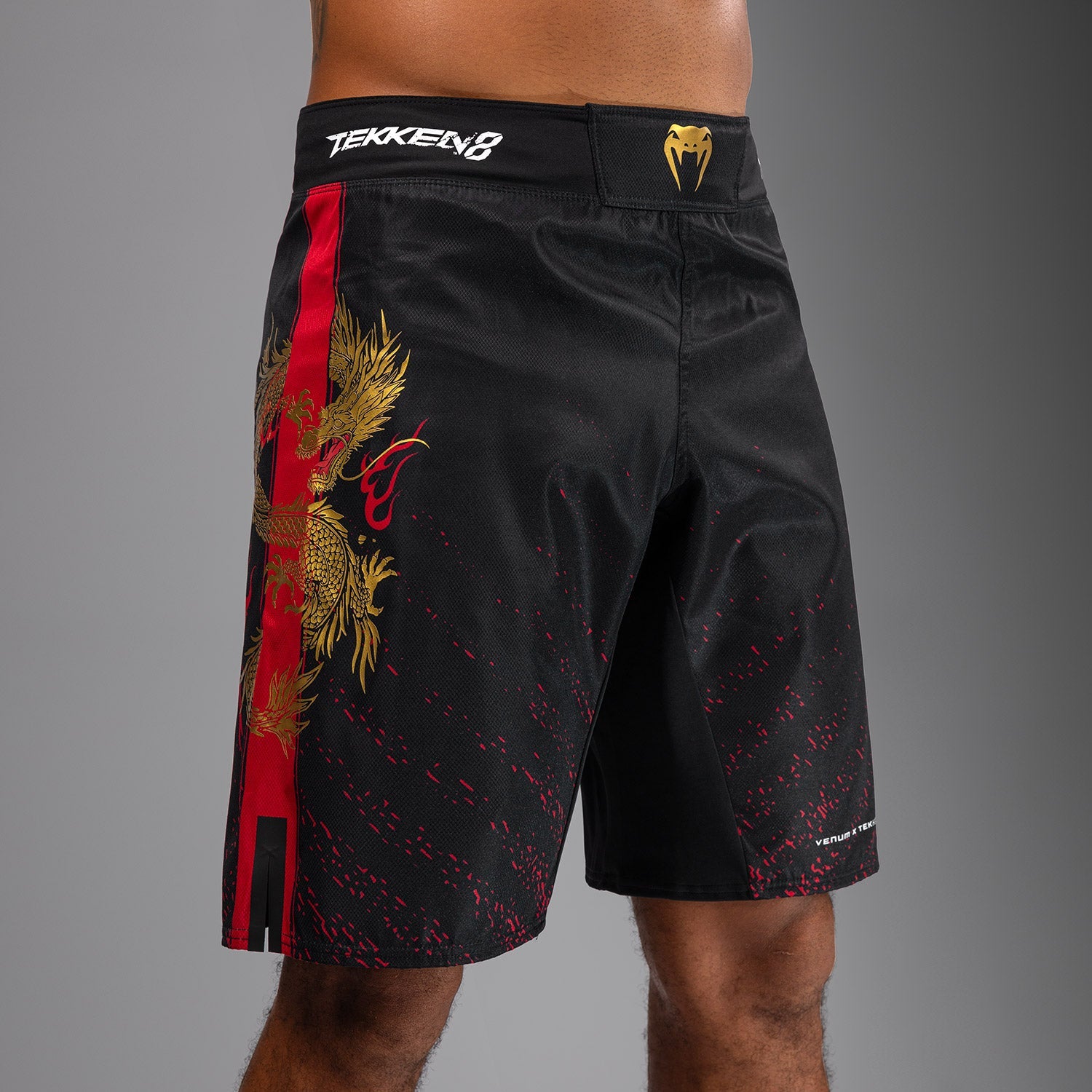 Venum x TEKKEN 8 - Marshall Law Fight Shorts - Černá/Červená/Zlatá