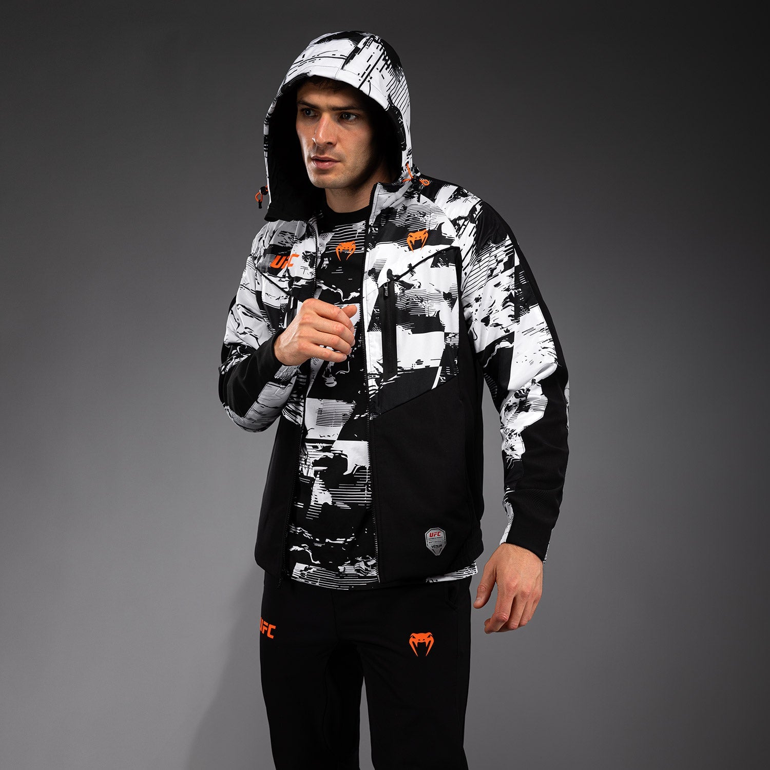 Pánská autentická rozepínací mikina UFC Zenith by Venum White Authentic Fight Week Zip Hoodie