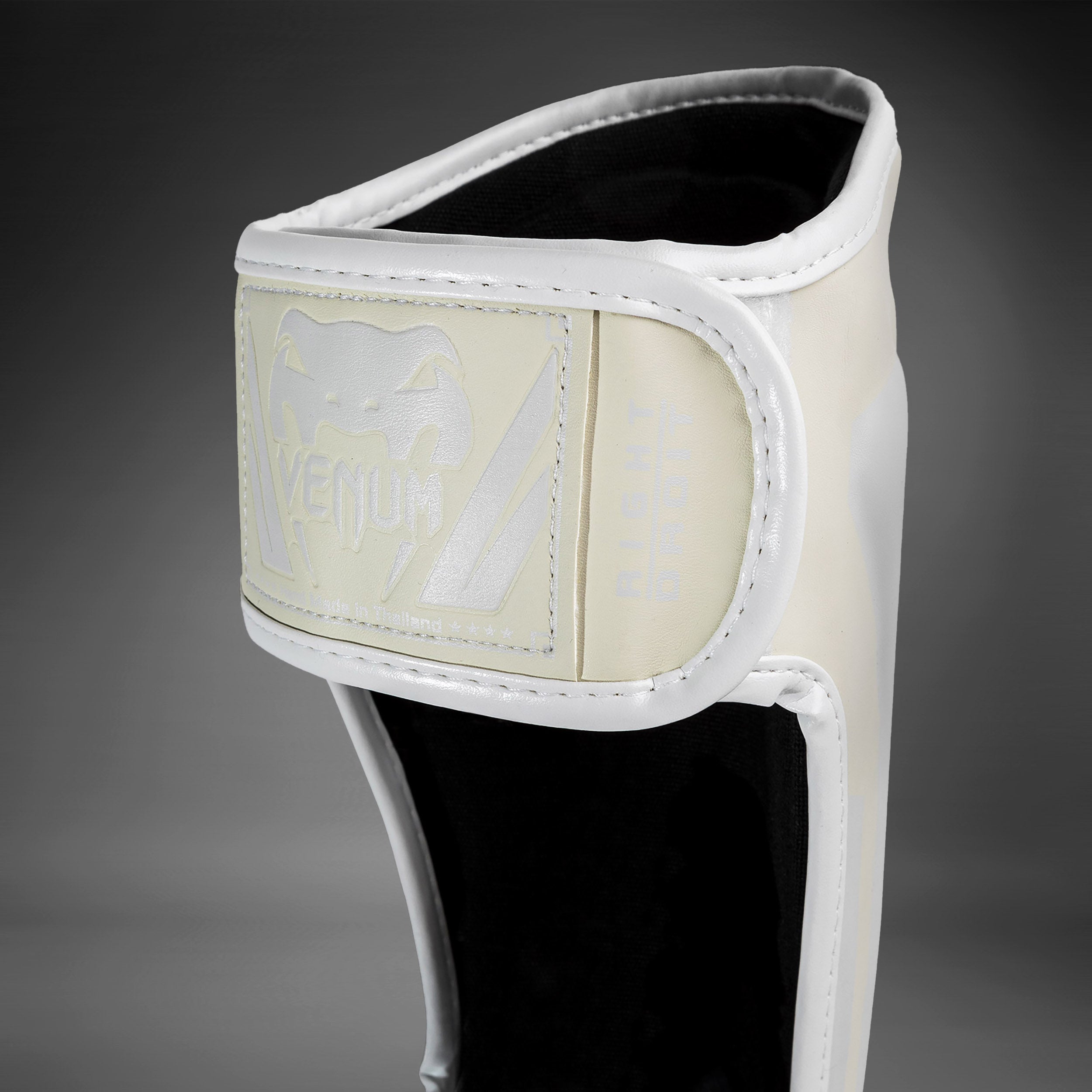 Chrániče holenou a nártu Venum Elite - bílé