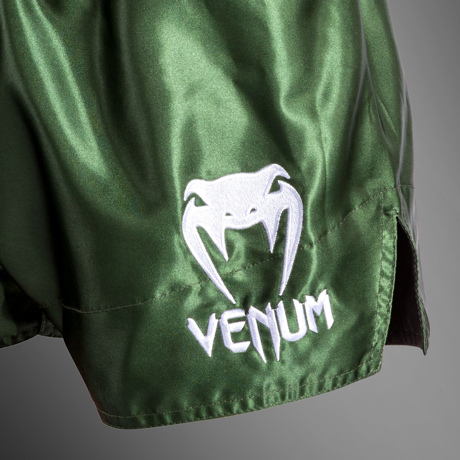 Venum Classic Muay Thai kraťasy Khaki/Bílá