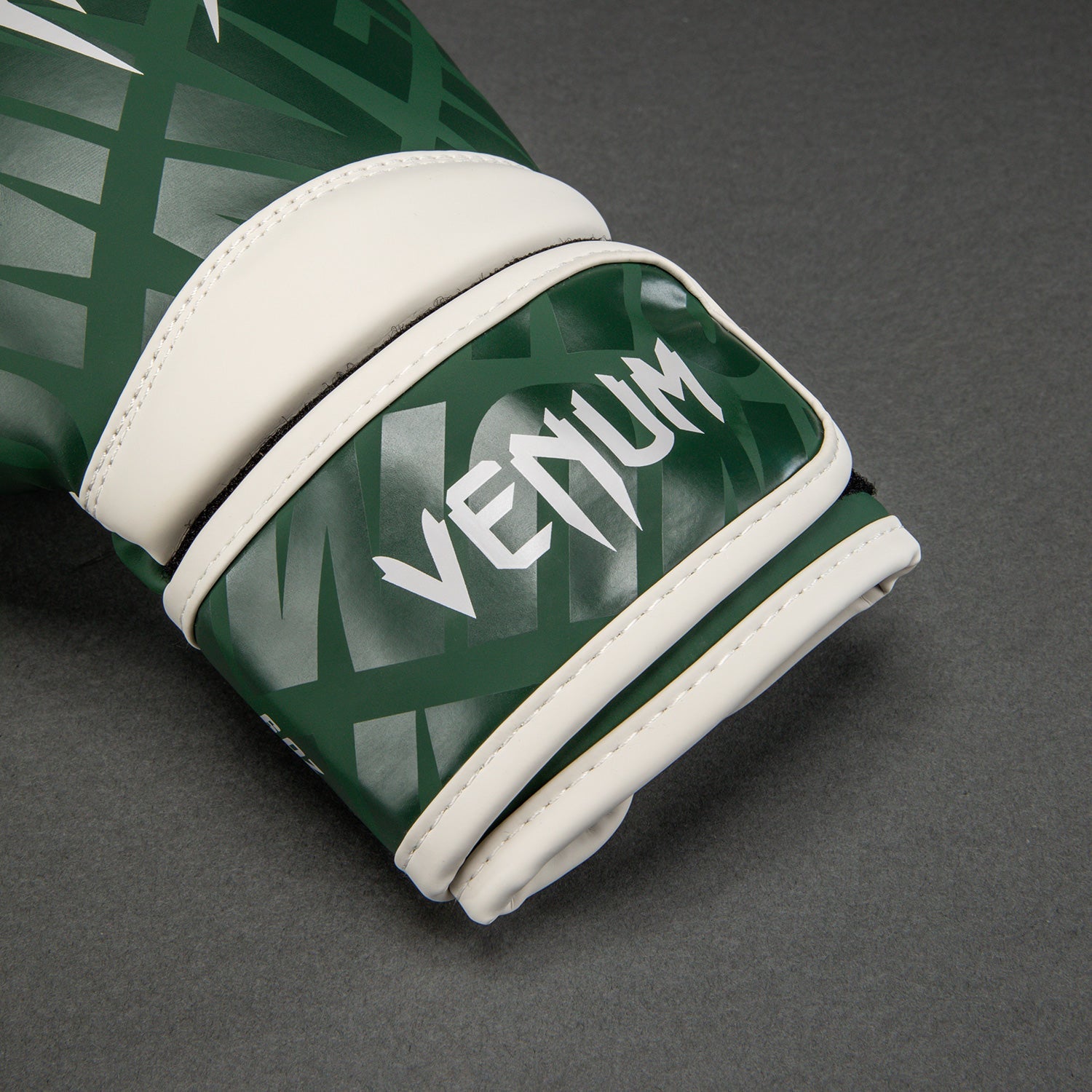 Venum Contender 1.5 XT Boxerské rukavice - lesní zelená/off white