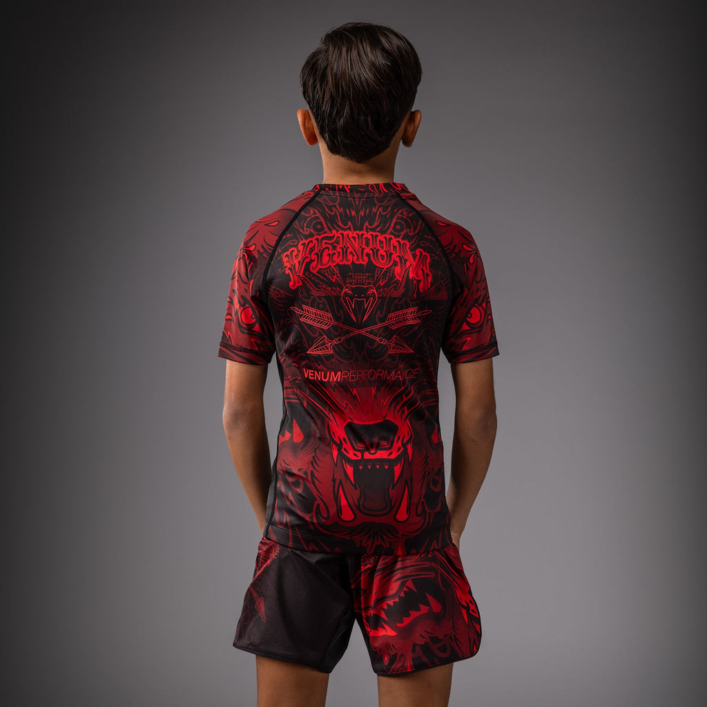 Dětský rashguard Venum Wolf Atak s krátkým rukávem - černá/červená