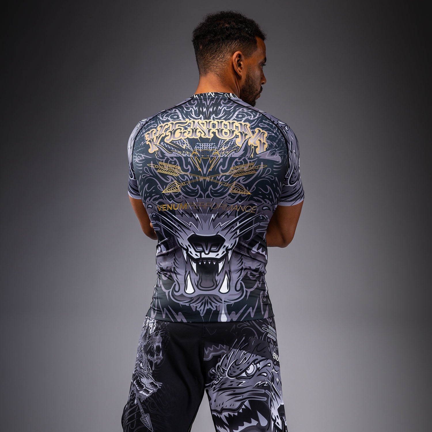 Venum Wolf Atak Rashguard s krátkým rukávem - Černá/Šedá