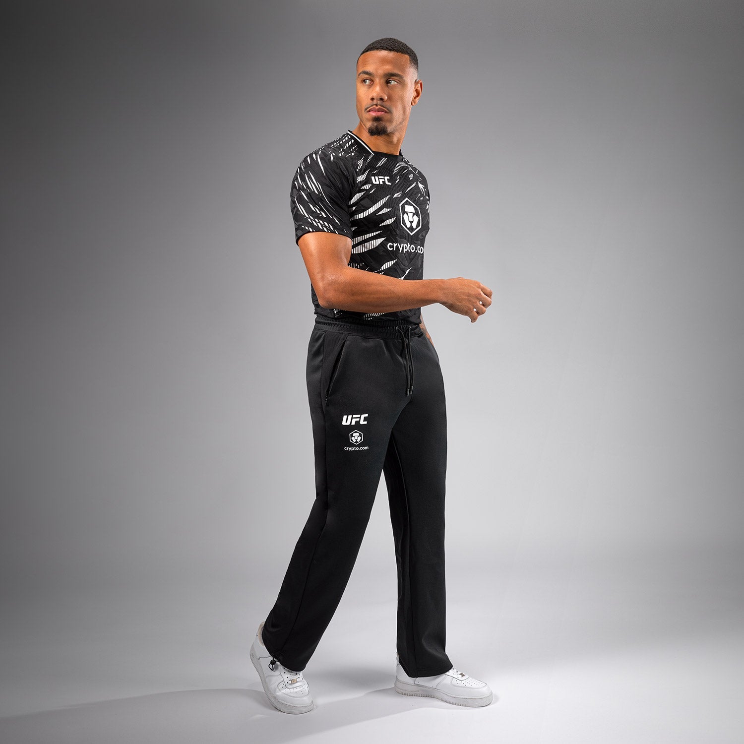 UFC Fusion by Venum Authenticní pánské kalhoty na vycházku s rovnými nohavicemi - Černá