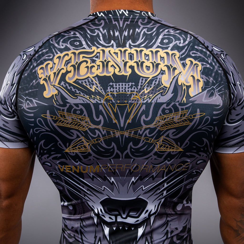 Venum Wolf Atak Rashguard s krátkým rukávem - Černá/Šedá