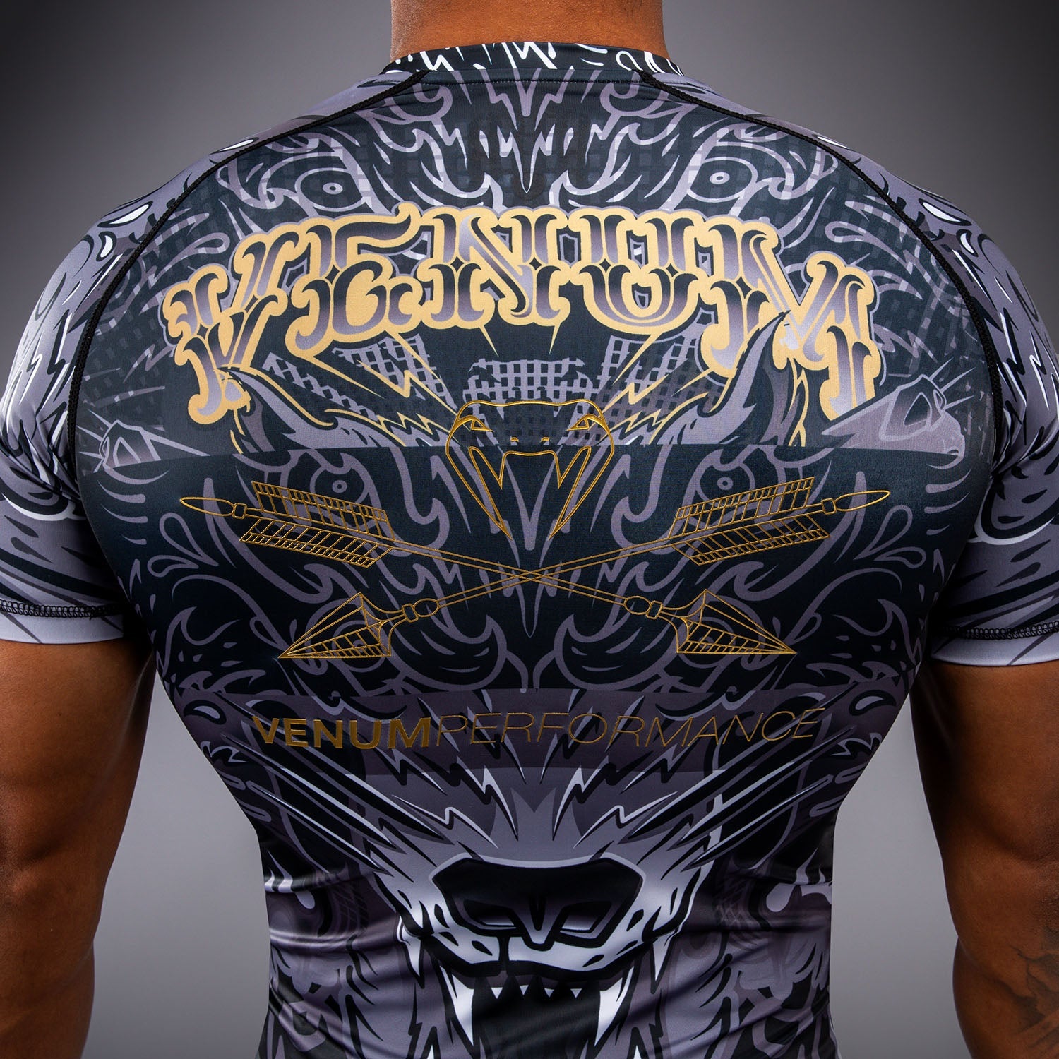 Venum Wolf Atak Rashguard s krátkým rukávem - Černá/Šedá
