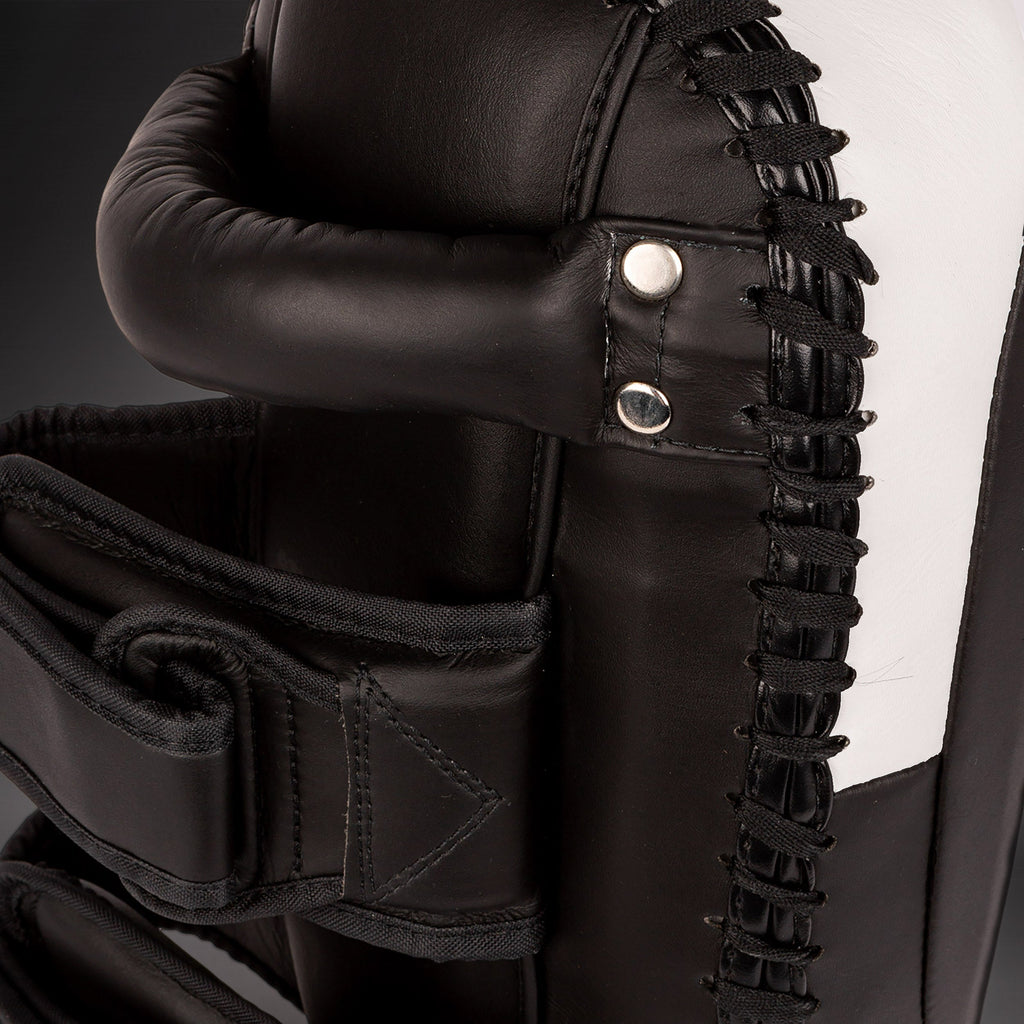 Venum Kickboxing Paos 2.0 z mikrovlákna - černá/bílá