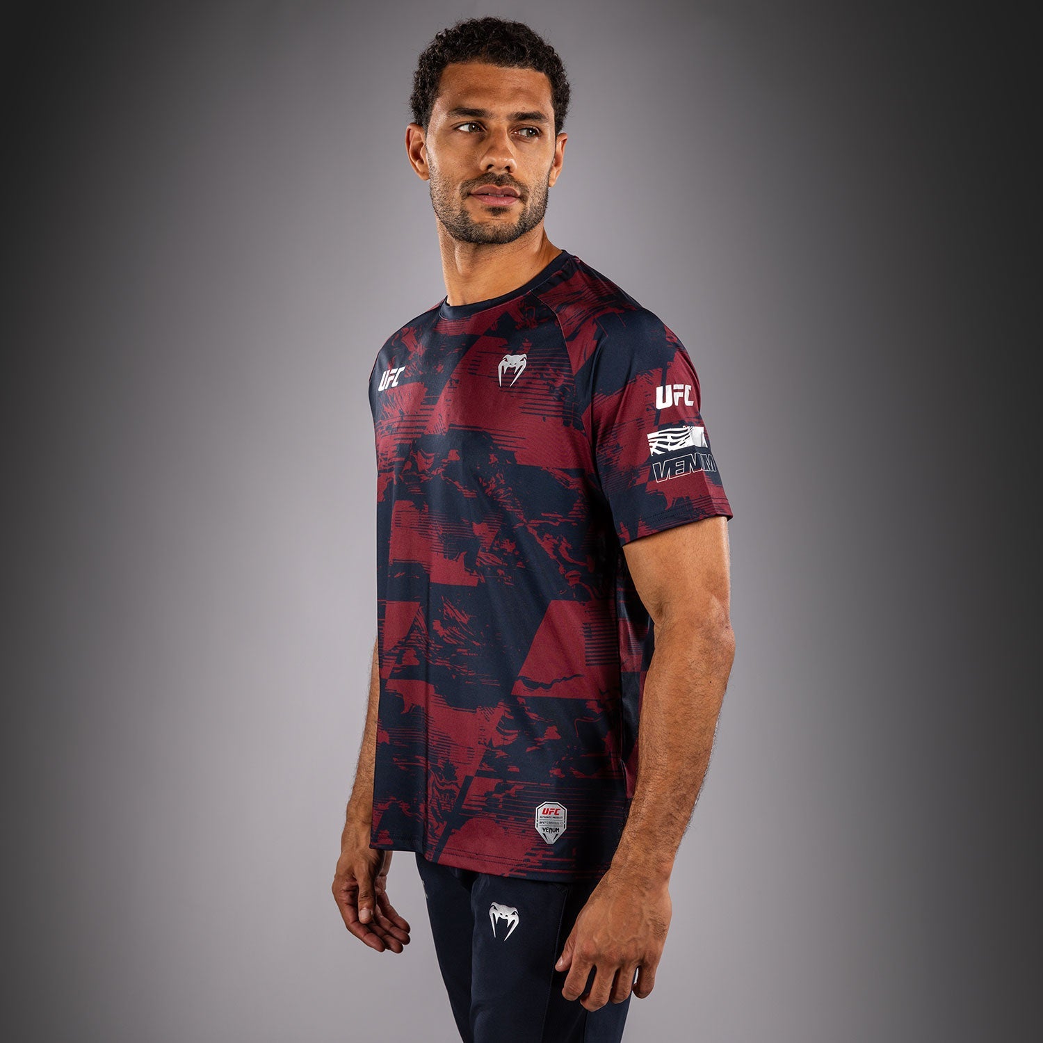 Pánské tričko UFC Zenith by Venum v autentické barvě týmu UFC Fight Week s krátkým rukávem v burgundské barvě