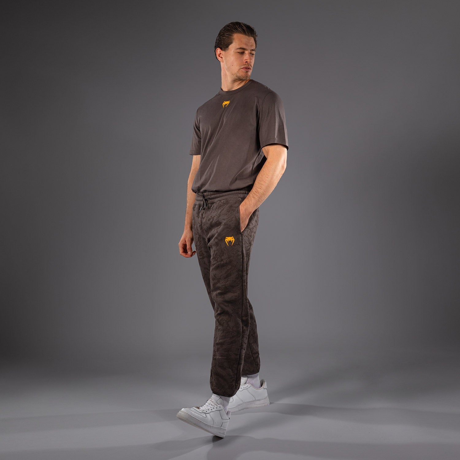 UFC Fusion by Venum Pánské bavlněné kalhoty Fight Week - Hnědá zemina