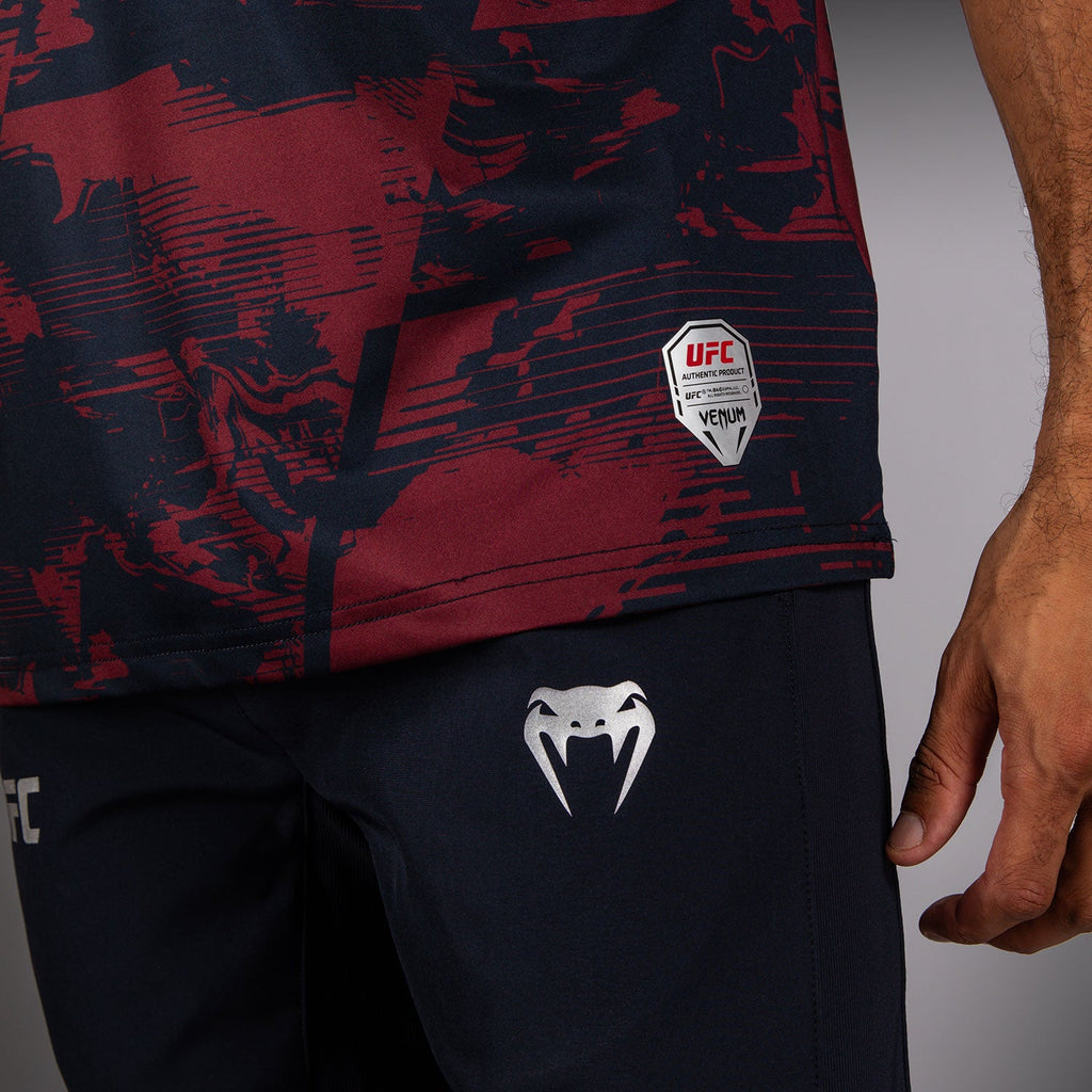 Pánské tričko UFC Zenith by Venum v autentické barvě týmu UFC Fight Week s krátkým rukávem v burgundské barvě